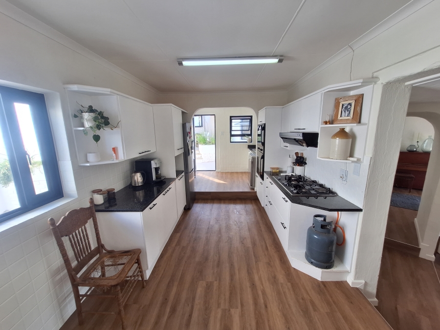 4 Bedroom Property for Sale in Wavecrest Eastern Cape